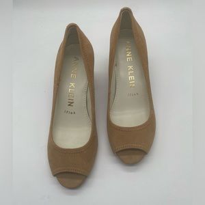 ANNE KLEIN WOMENS MEREDITH
LEATHER PEEP TOE CLASSIC PUMPS, NATURAL, SIZE 6M